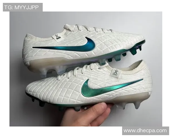 传奇8足球鞋的魅力与性能解析助你在球场上尽显风采